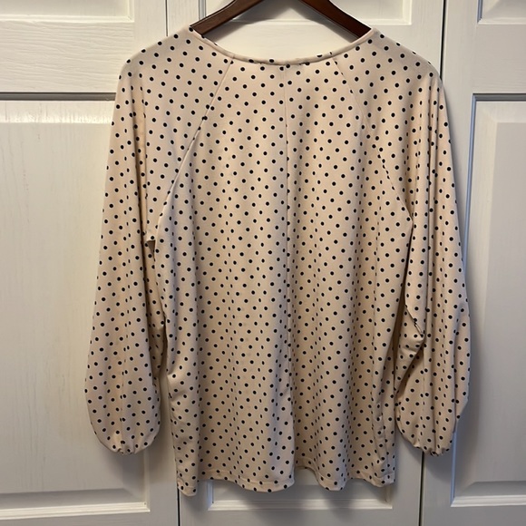 Women’s Banana Republic dot blouse cram/blush with black size medium - Picture 5 of 5